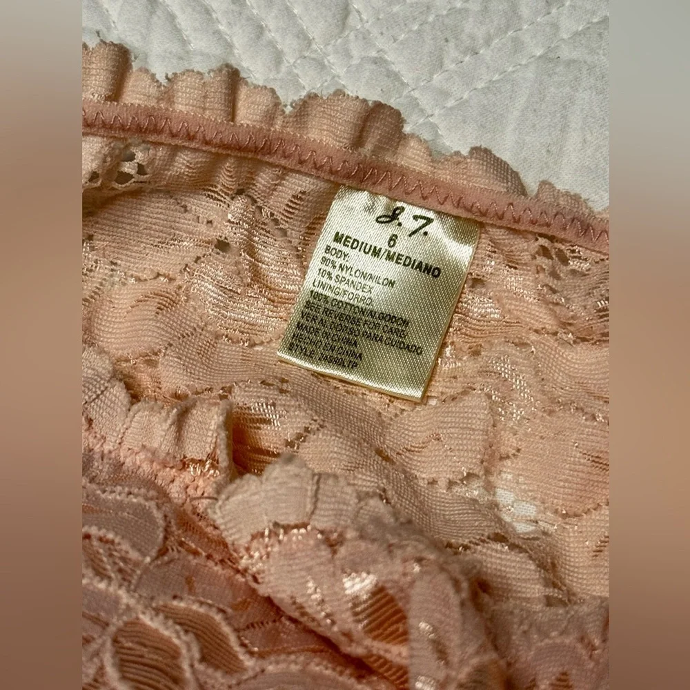 J7 Lightly Padded Strapless Soft Pink Lace Bandeau